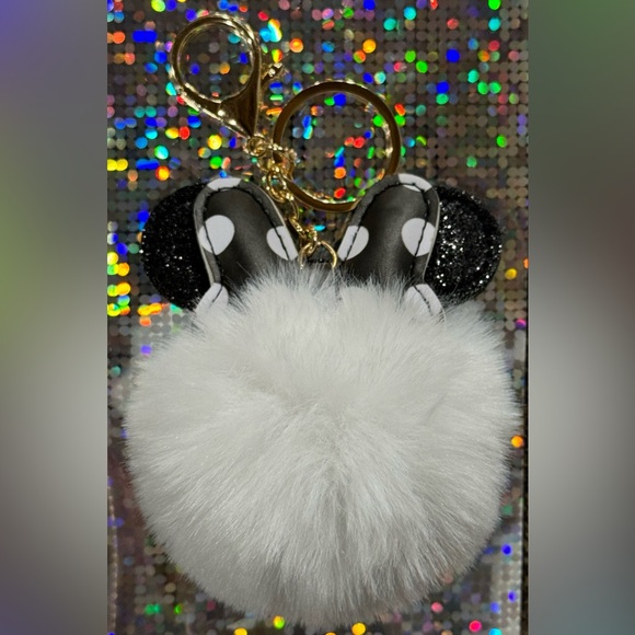 Disney Accessories - Minnie Mouse Keychain White NEW